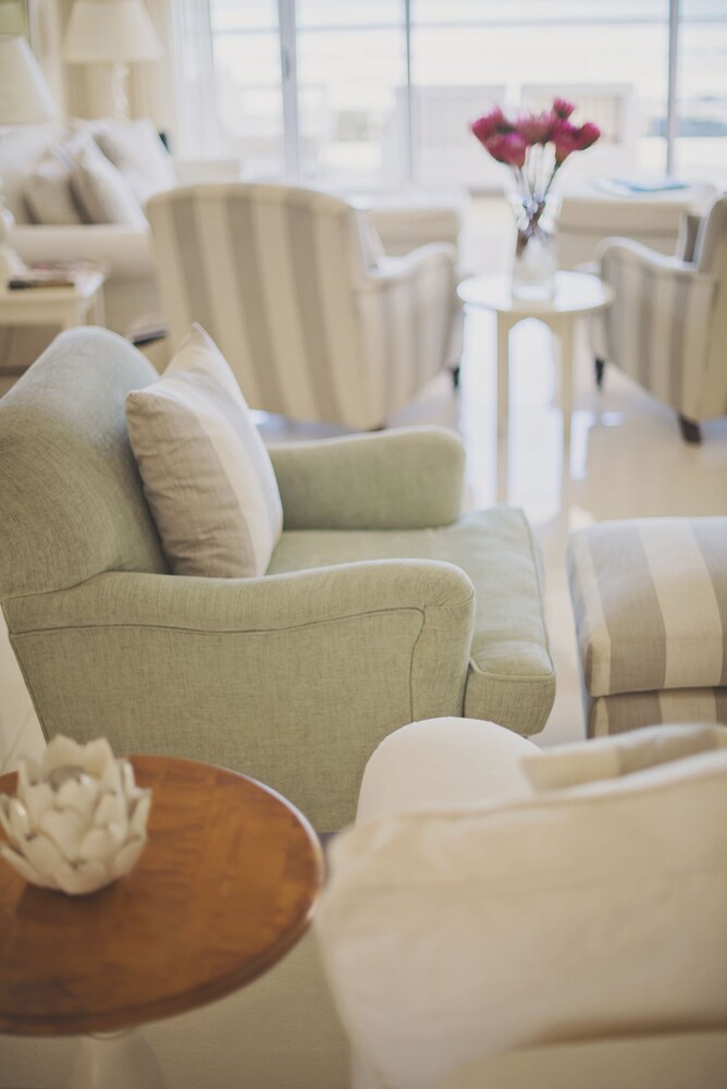 Hotel Lounge
