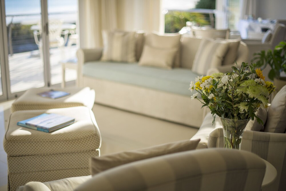 Hotel Lounge