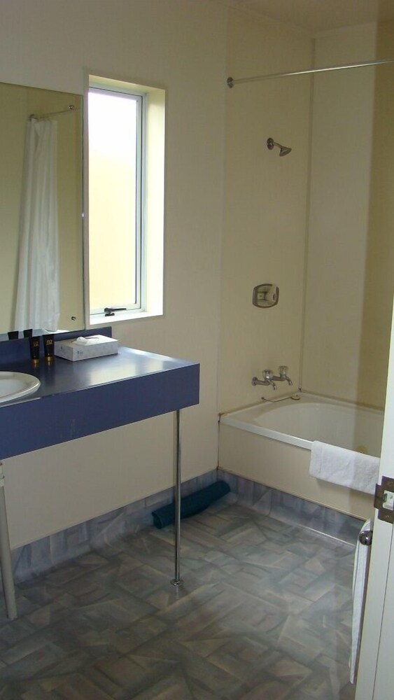 Executive Studio - Bathroom