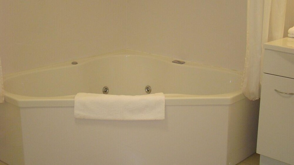Suite, 2 Bedrooms - Jetted Tub