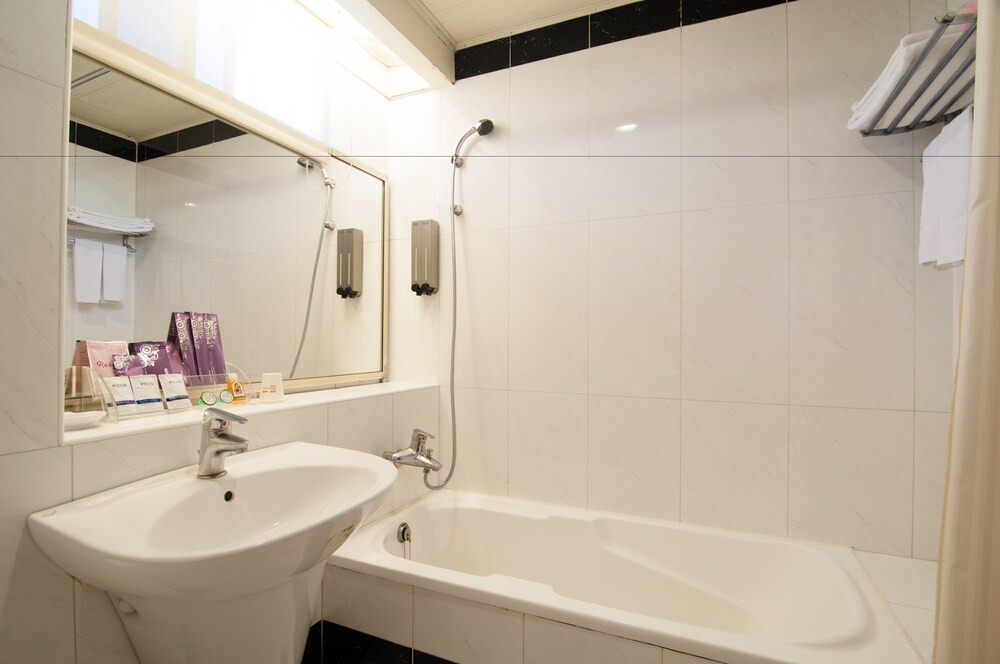 Deep Soaking Bathtub