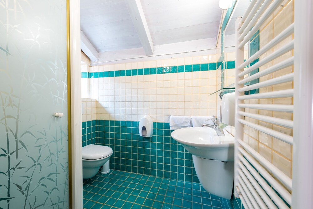 Standard Apartment - Bathroom