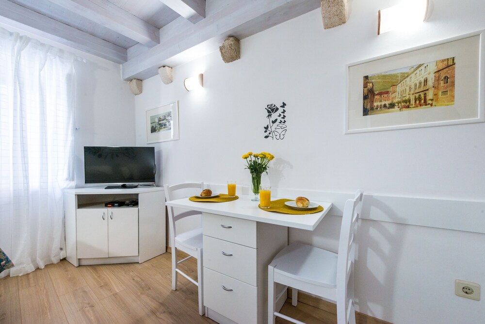 Standard Apartment - In-Room Dining