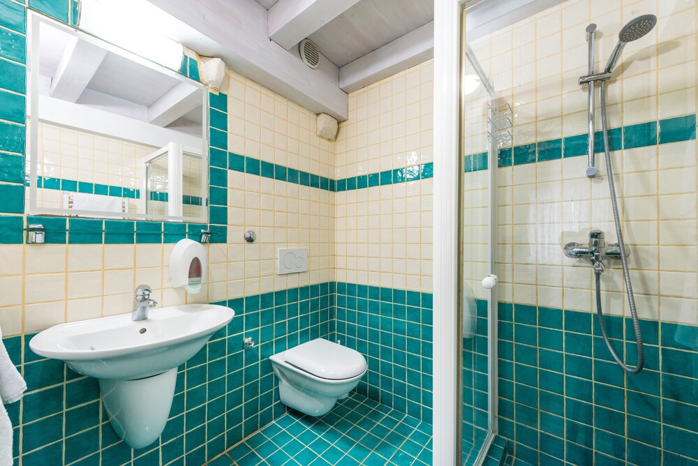 Standard Apartment - Bathroom