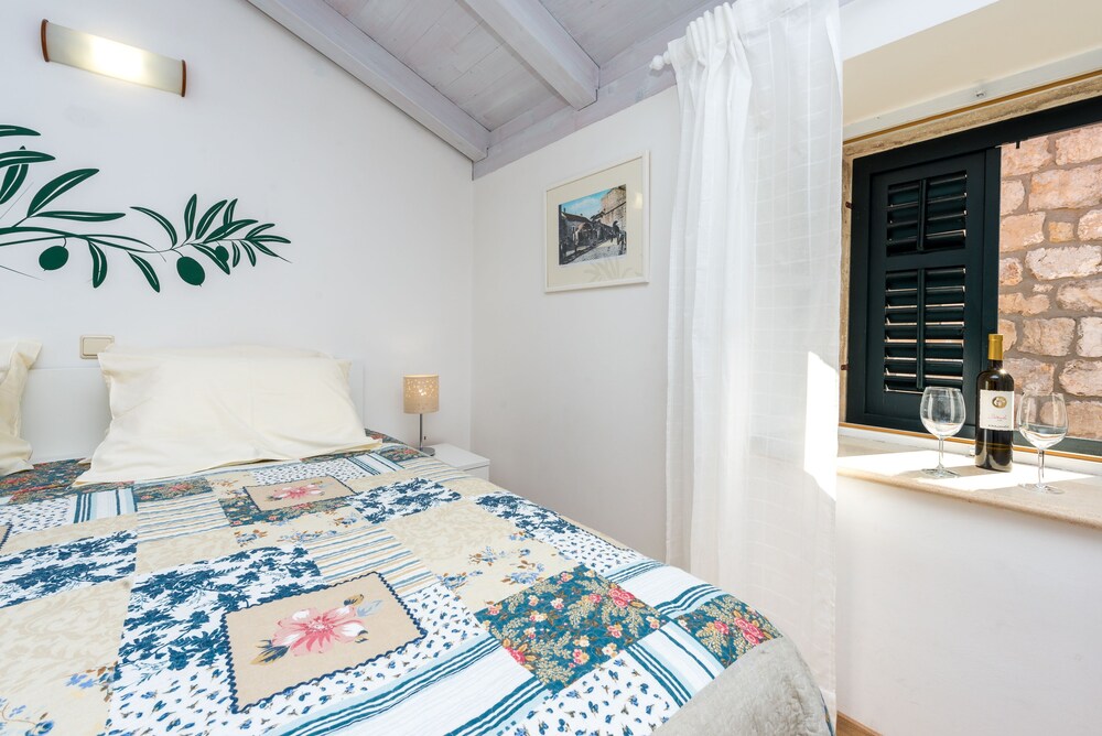 Standard Apartment - Guestroom