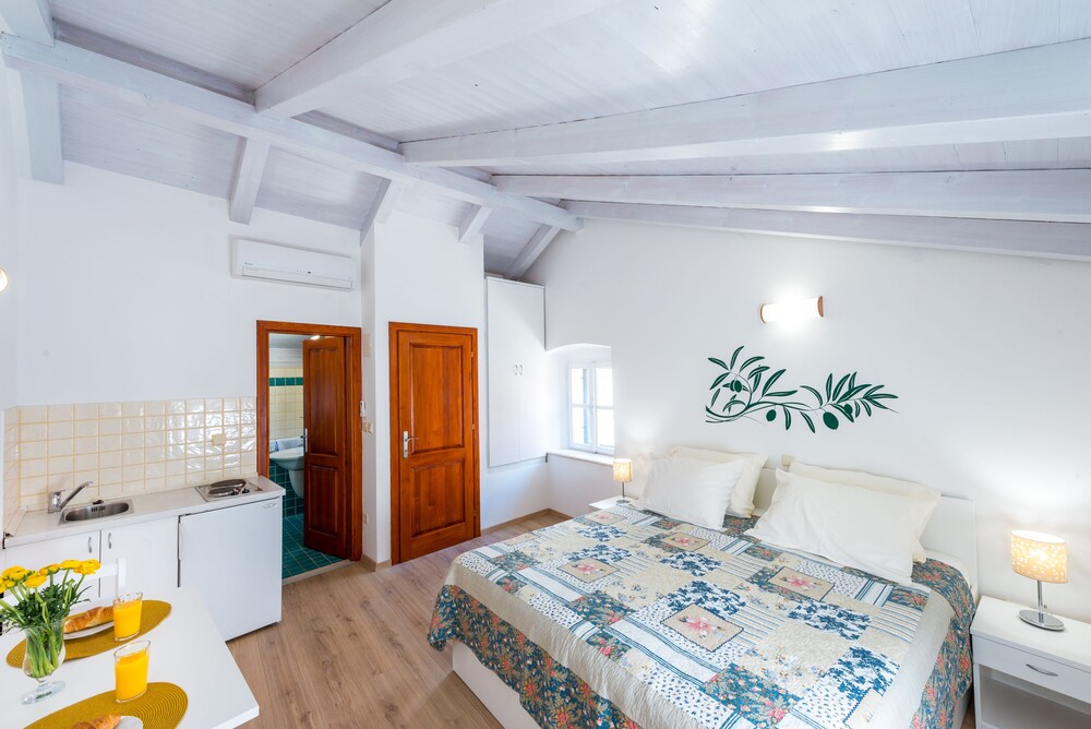 Standard Apartment - Guestroom
