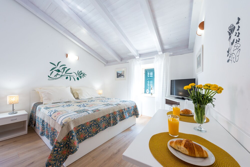 Standard Apartment - In-Room Dining
