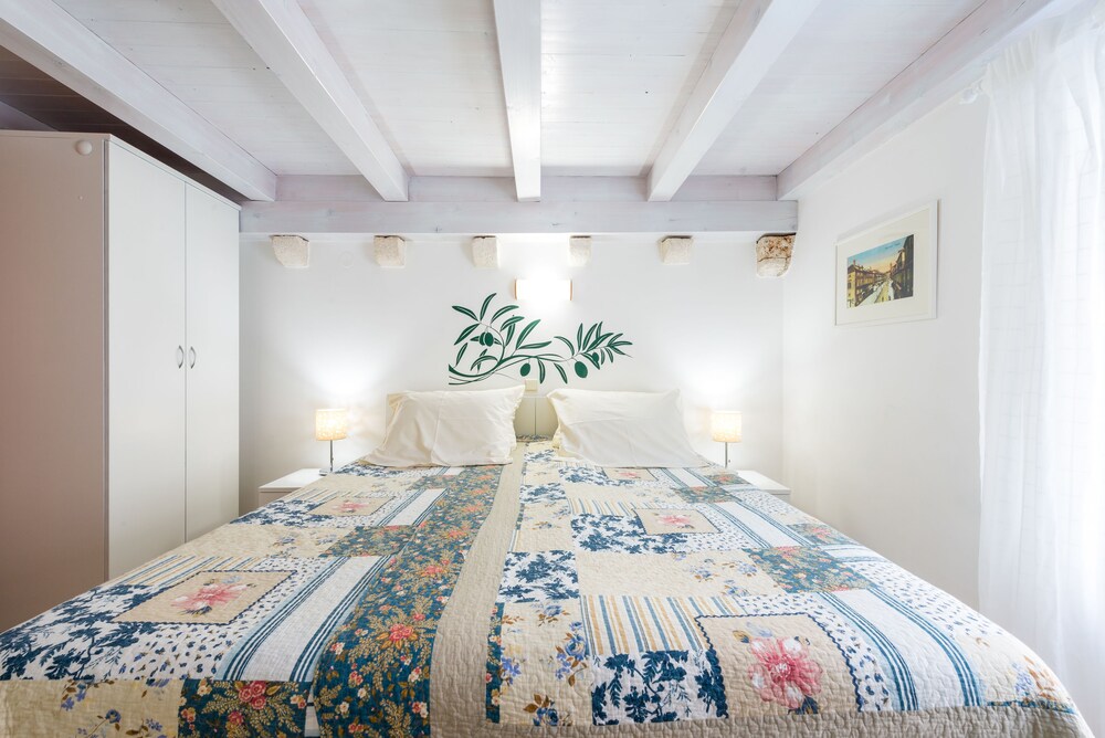 Standard Apartment - Guestroom