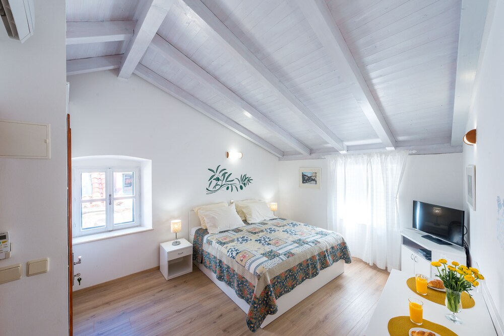 Standard Apartment - Guestroom