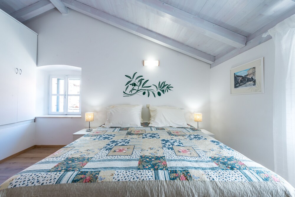 Standard Apartment - Guestroom