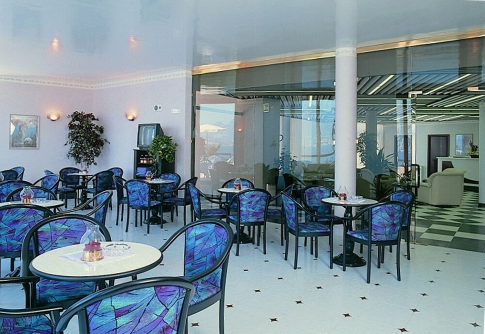 Hotel Bar
