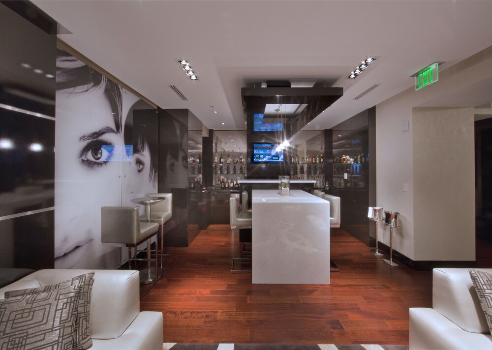 Hotel Lounge