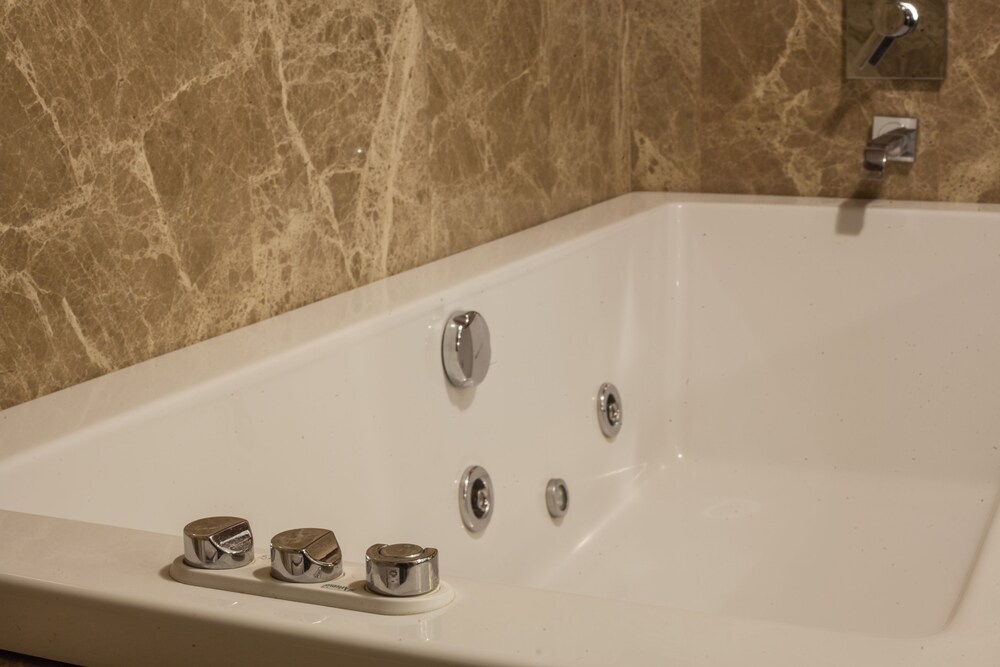 Jetted Tub