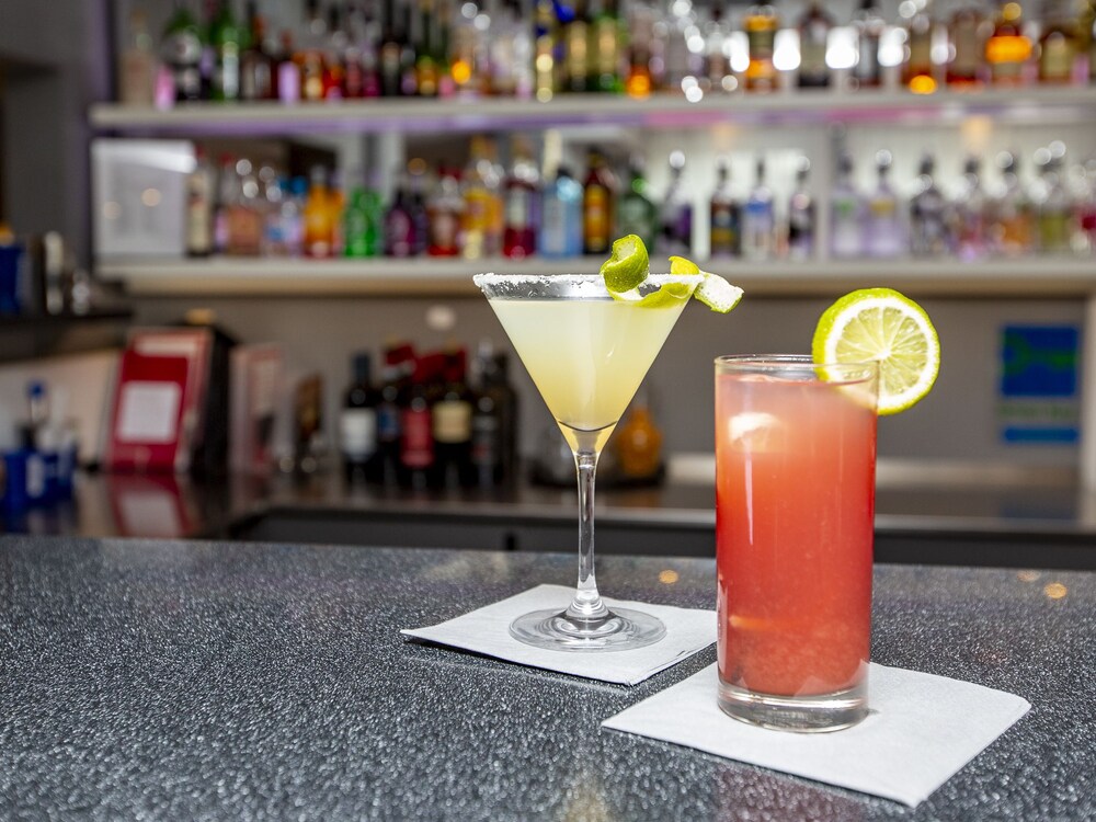 Hotel Bar