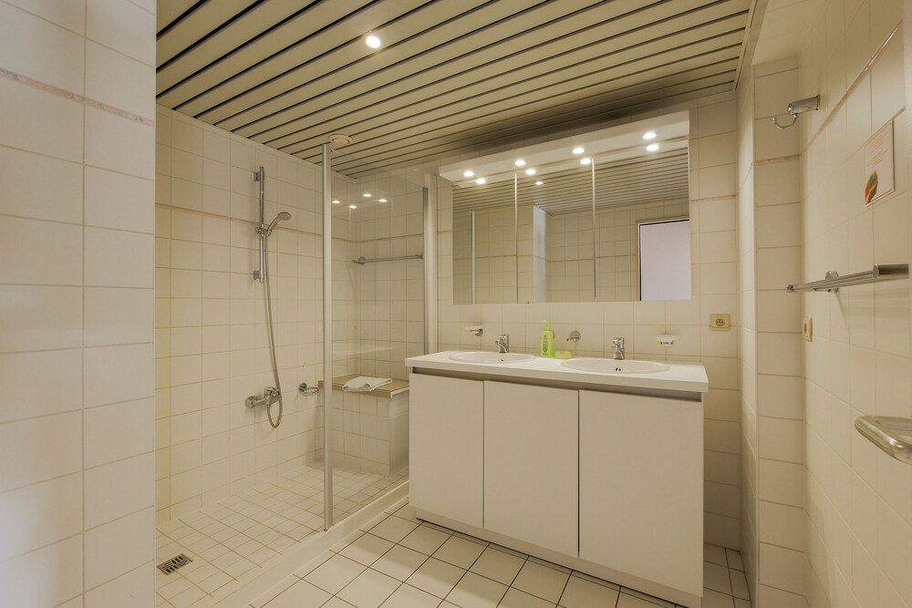 Apartment, 2 Bedrooms - Bathroom