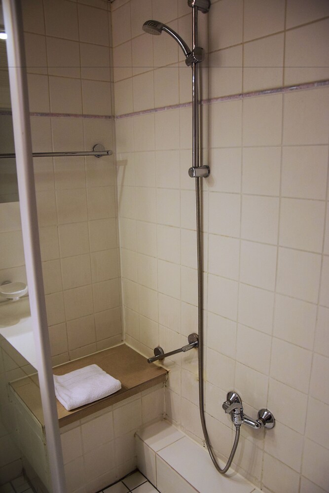 Executive Double Apartment - Bathroom Shower