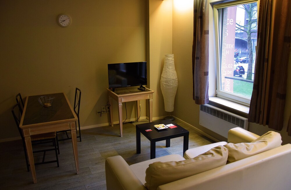 Grand Studio - Living Area