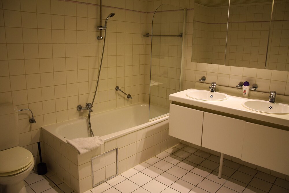 Grand Studio - Bathroom