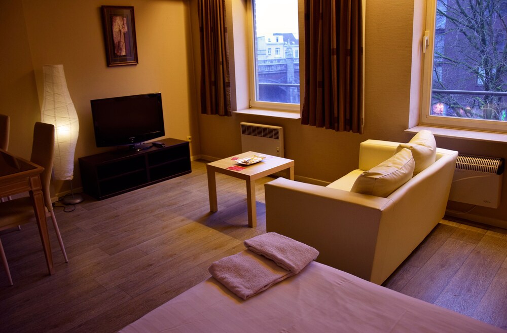Studio, 2 Twin Beds - Living Area