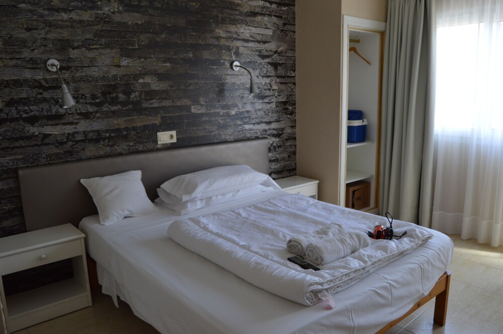 Room Service - Dining