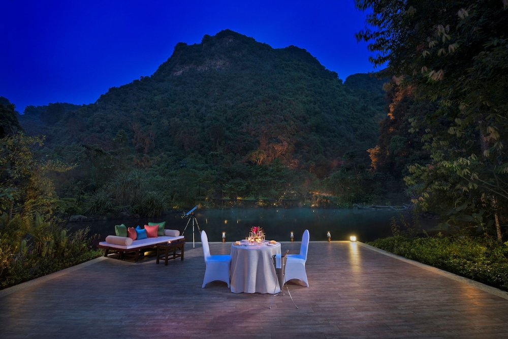Couples Dining