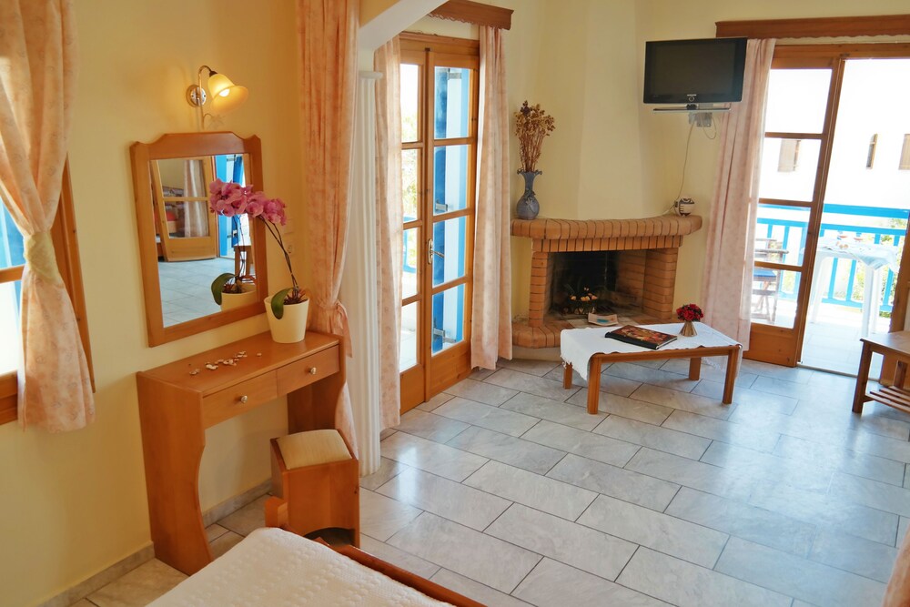 Triple Room - Living Area