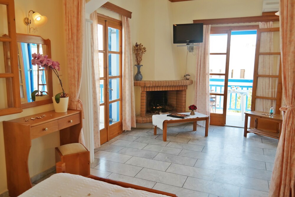 Triple Room - Living Area