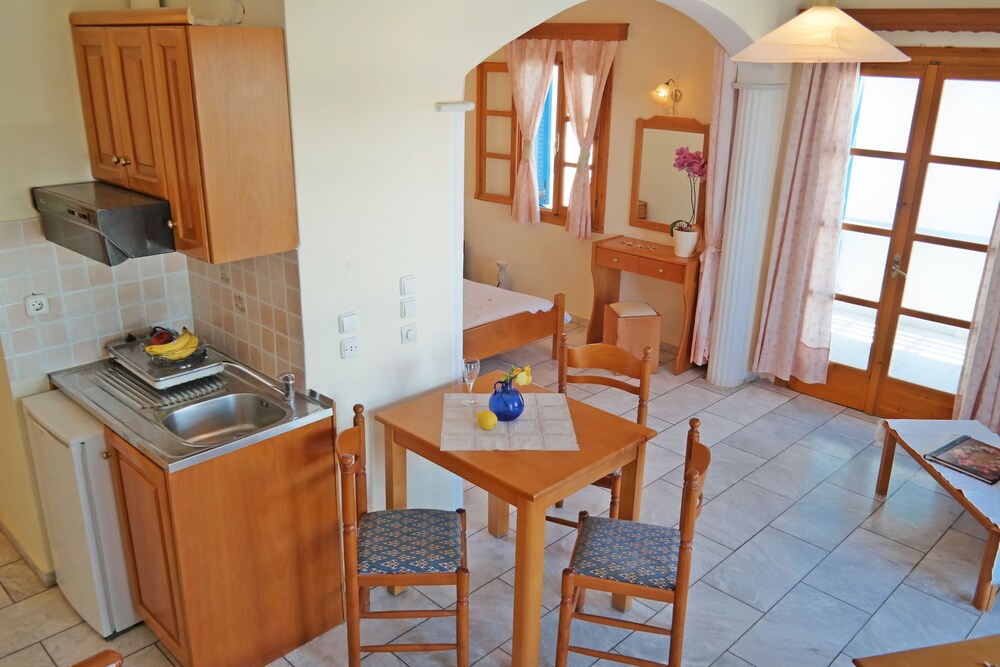 Standard Studio - In-Room Kitchenette