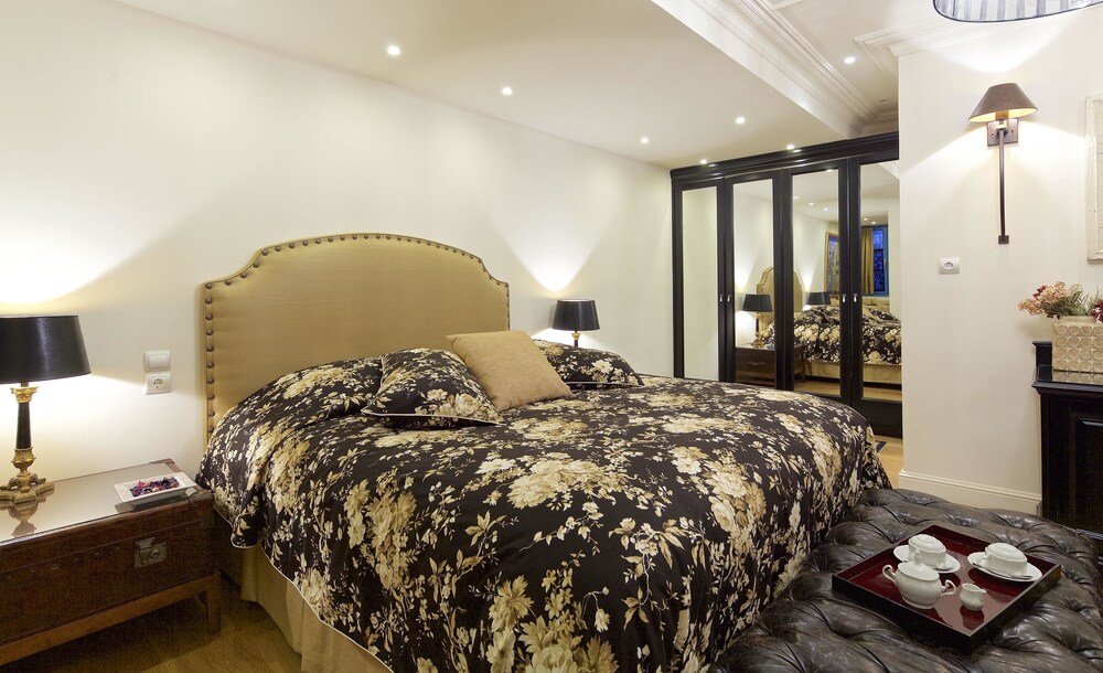 Superior Suite, 1 King Bed - Guestroom