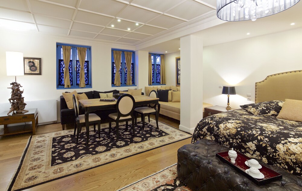 Superior Suite, 1 King Bed - In-Room Dining