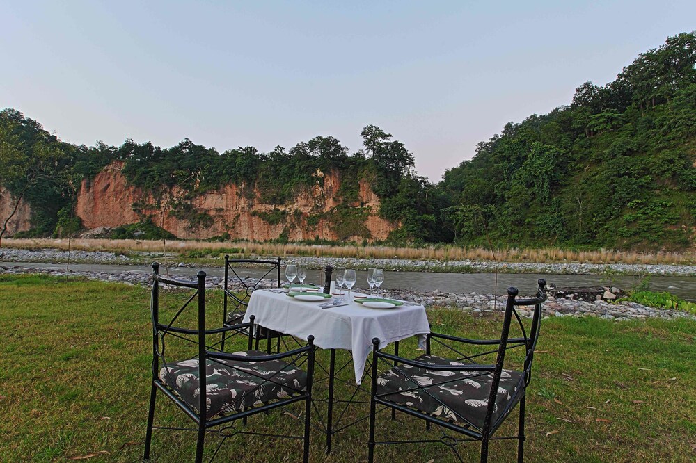 Couples Dining