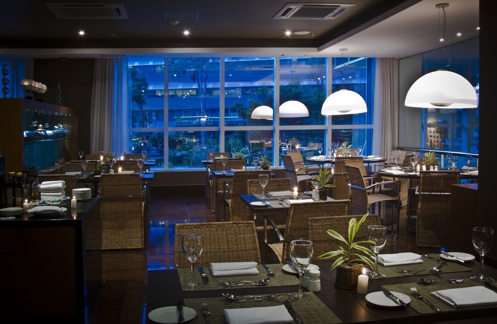 Couples Dining