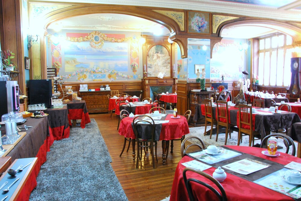 Food Court