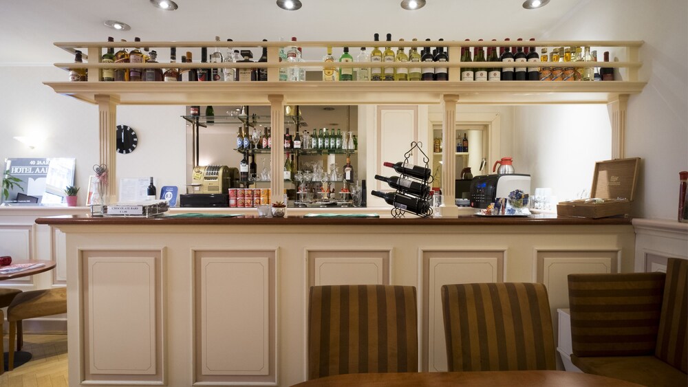 Hotel Lounge