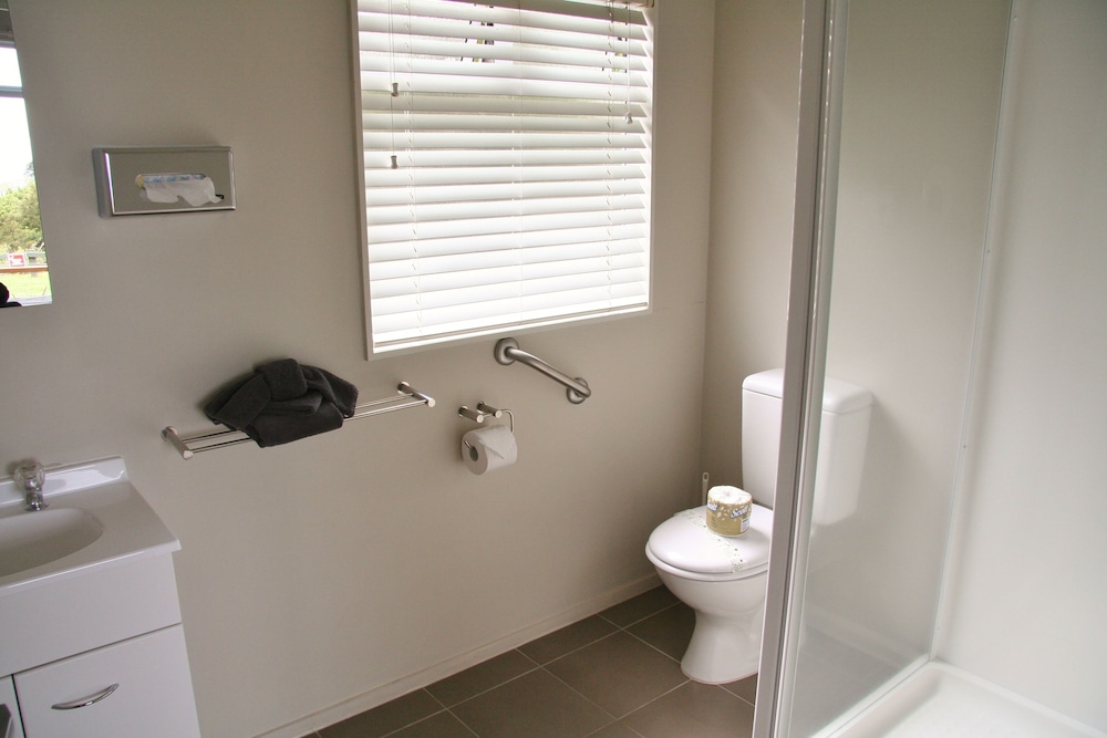 Bathroom, Taupo DeBretts Spa Resort