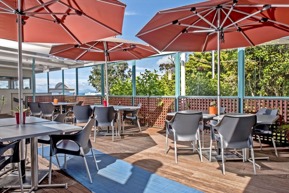 Lobby sitting area, Taupo DeBretts Spa Resort