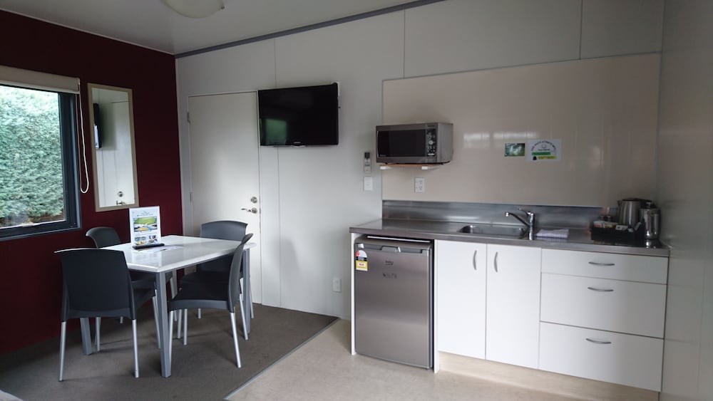 Private kitchenette, Taupo DeBretts Spa Resort