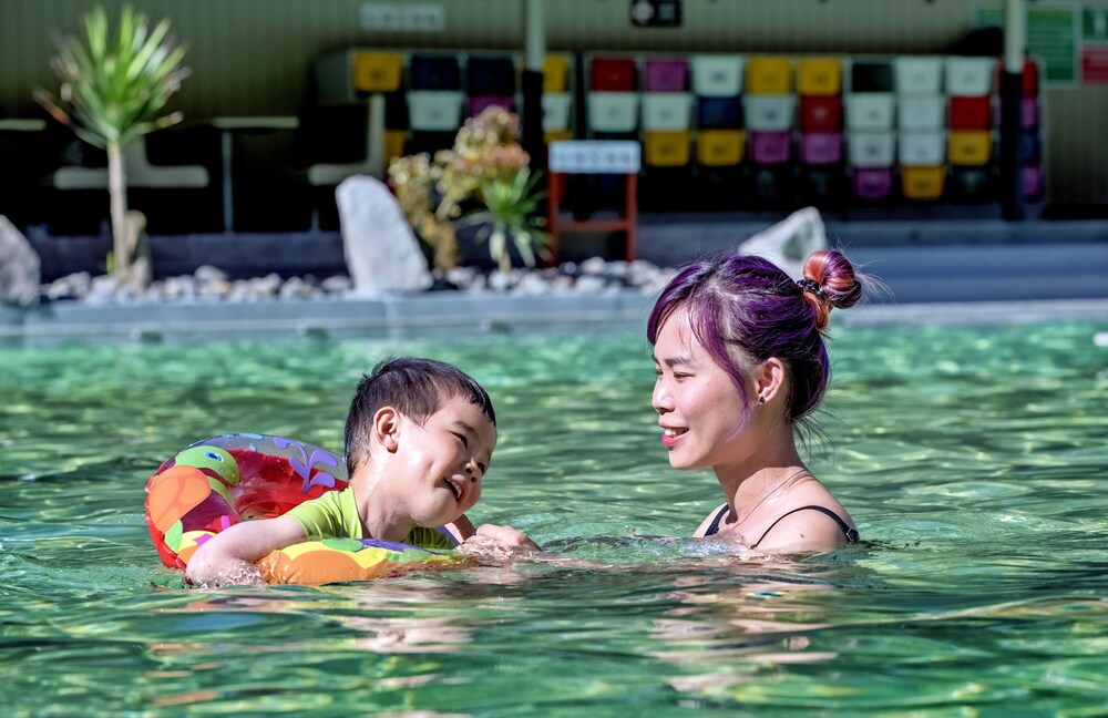 Children's pool, Taupo DeBretts Spa Resort