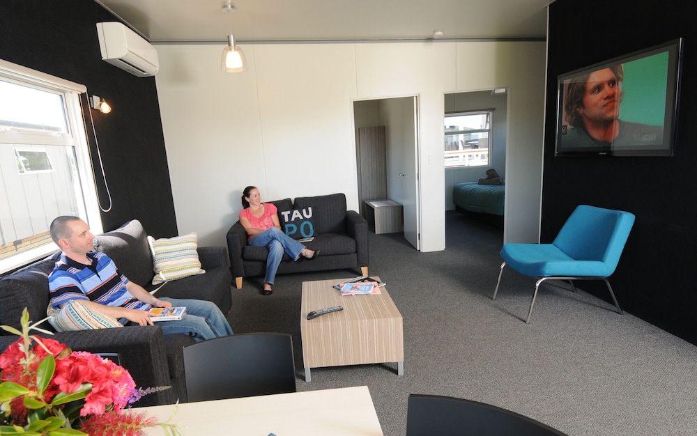 Living room, Taupo DeBretts Spa Resort