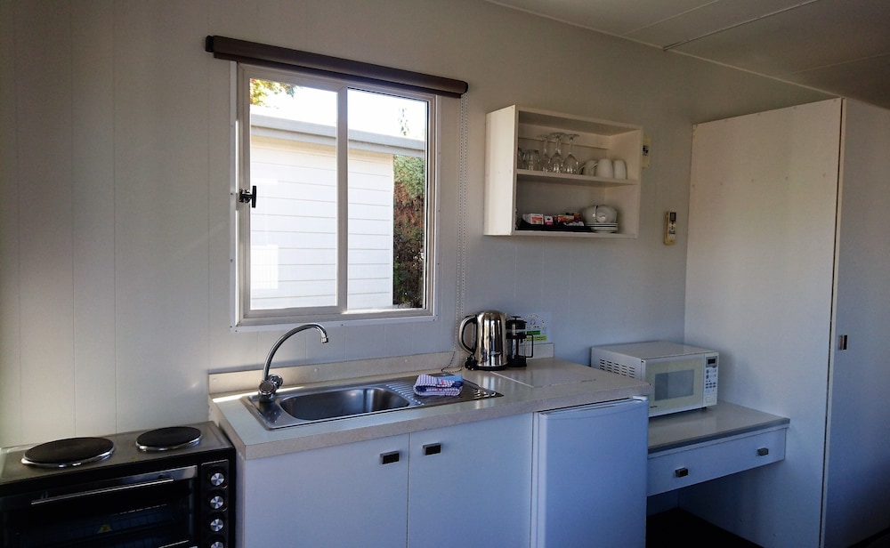 Private kitchenette, Taupo DeBretts Spa Resort