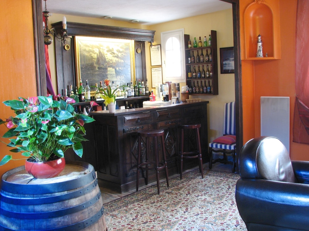 Hotel Bar