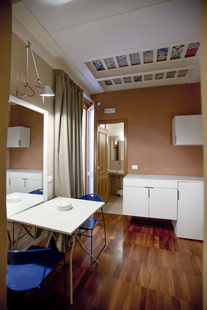 Standard Studio - Guestroom