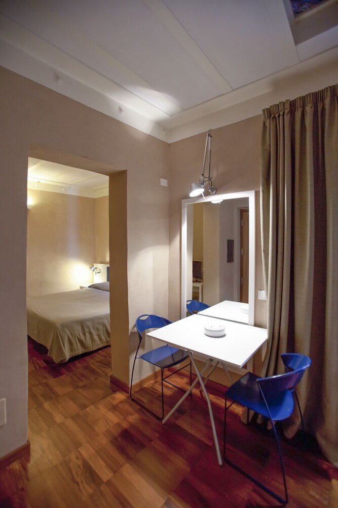 Standard Studio - Guestroom
