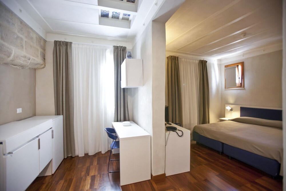 Standard Studio - Guestroom