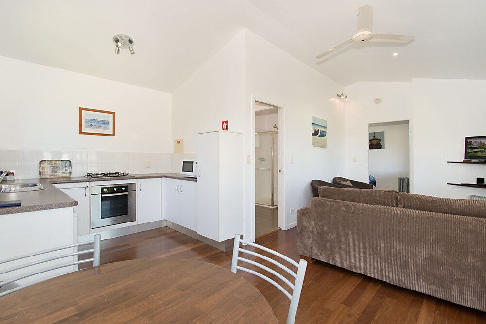 Cottage 6, 1 Bedroom - Living Area
