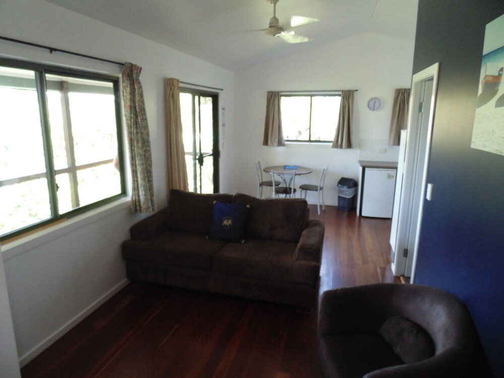 Cottage 6, 1 Bedroom - Living Room