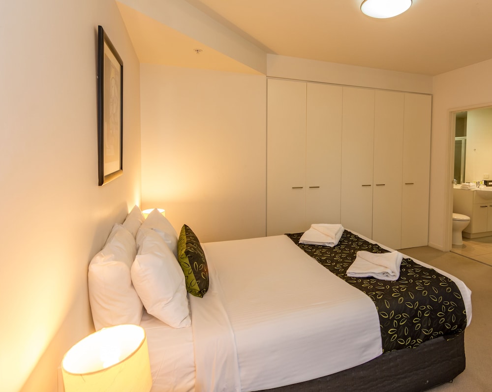 Two Bedroom One Bathroom Apartment - Guestroom