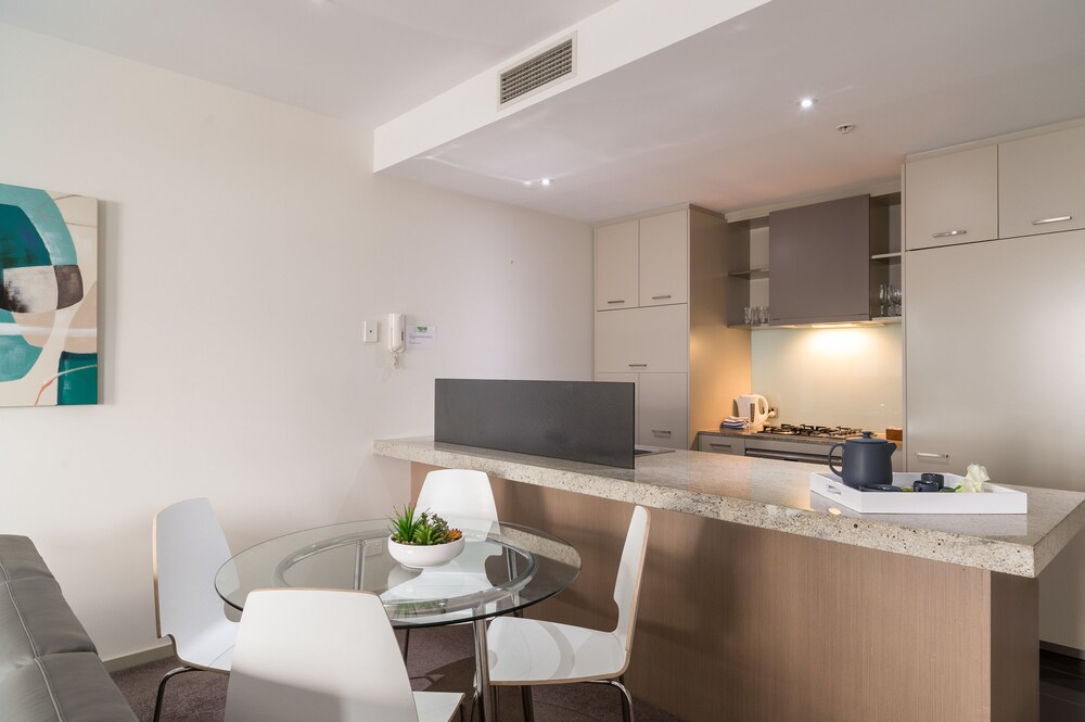 Executive One Bedroom One Bathroom Apartment - In-Room Dining