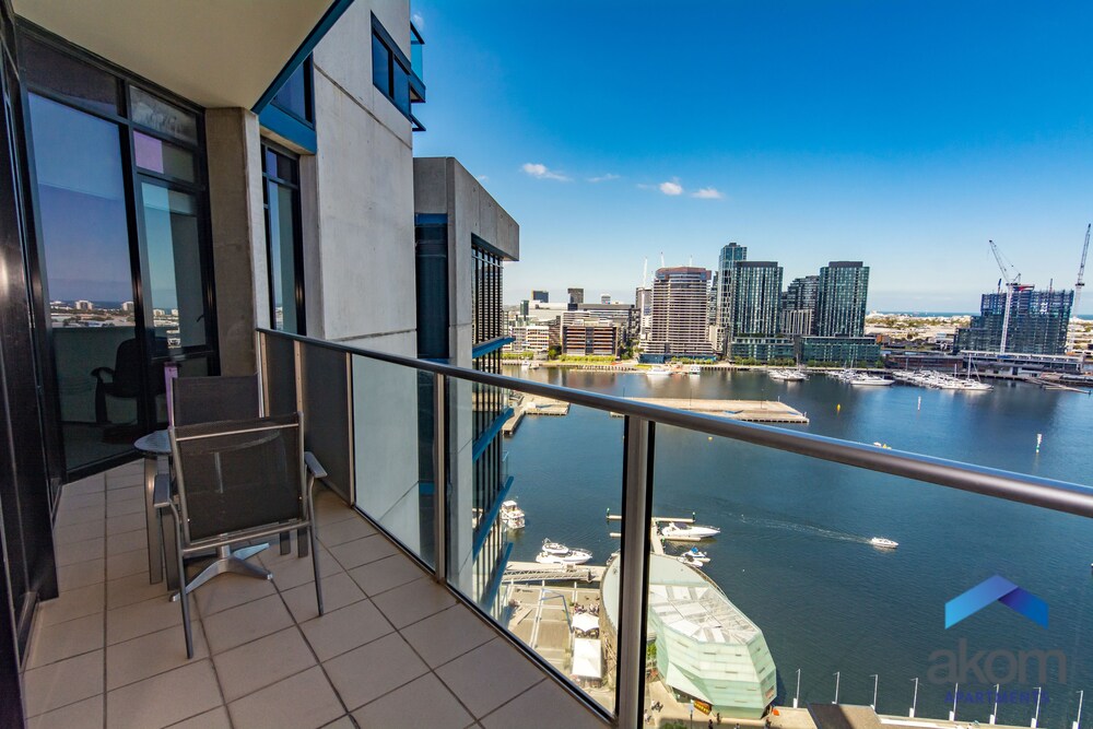 Two Bedroom Two Bathroom Apartment with Marina Views - Guestroom