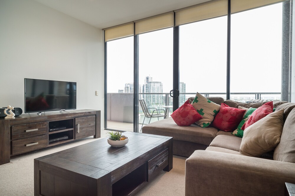 Two Bedroom Two Bathroom Apartment with Marina Views - Living Room